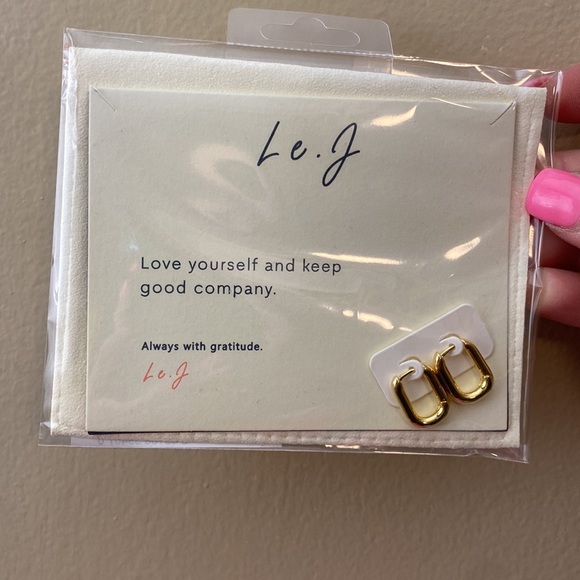 ✨Gold Earrings 🔥 - Picture 3 of 3